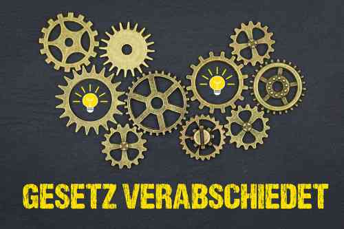 © magele-picture - stock.adobe.com Zahnräder über Schriftzug GESETZ VERABSCHIEDET